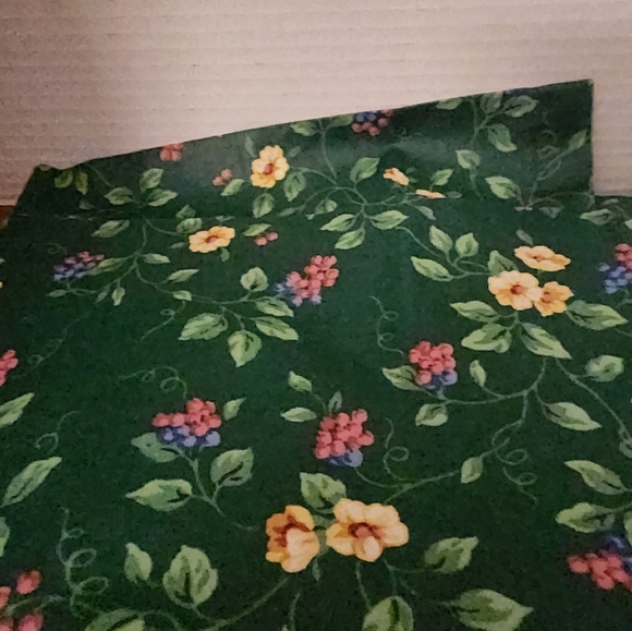 Window Valences - Picture 3 of 6